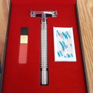 Vrest Fine Shaving Essentials 4pc Set Manual Chrome Safety Razor Blades Brush